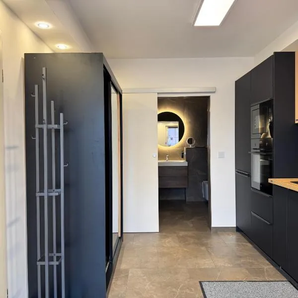 Modern House Gehrden 2, bis 4 Person, Contactless Check-in, free parking, Vollsaniert und Renoviert Dezember 2024, hotel v destinaci Gehrden
