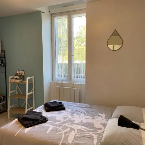 Petit studio avec parking, très bien équipé proche des Thermes et du centre ville Nouvelle literie, hotel v destinaci Salies-de-Béarn