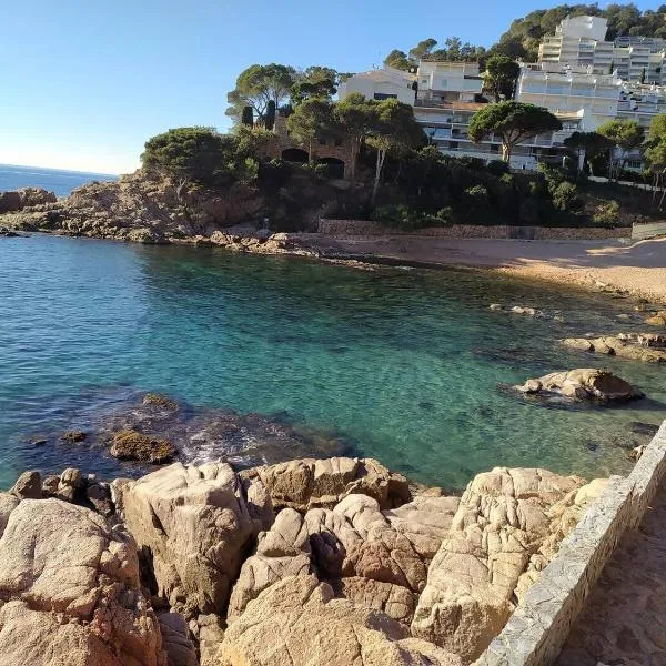 Xalana con terraza y magnificas vistas al mar, hotel a Girona