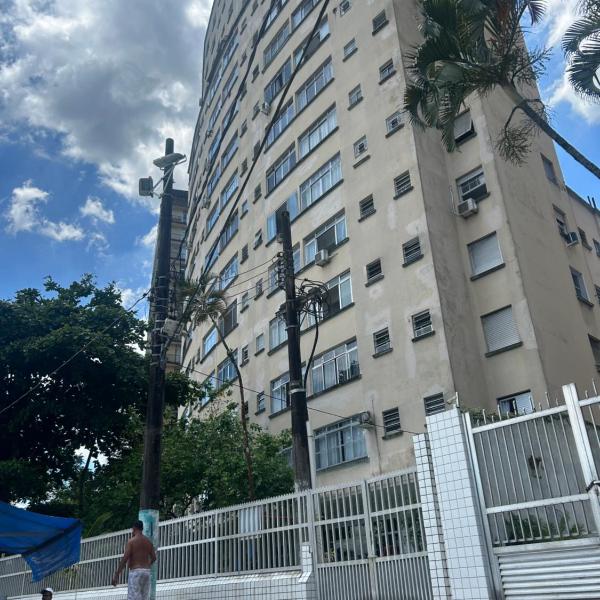 KIT FRENTE A PRAIA EM Sv