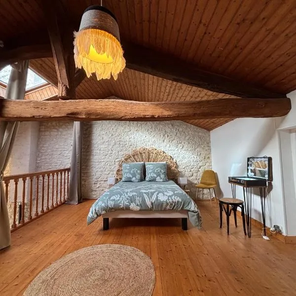 Gîte 100m2- piscine partagée, hotel em Meursac