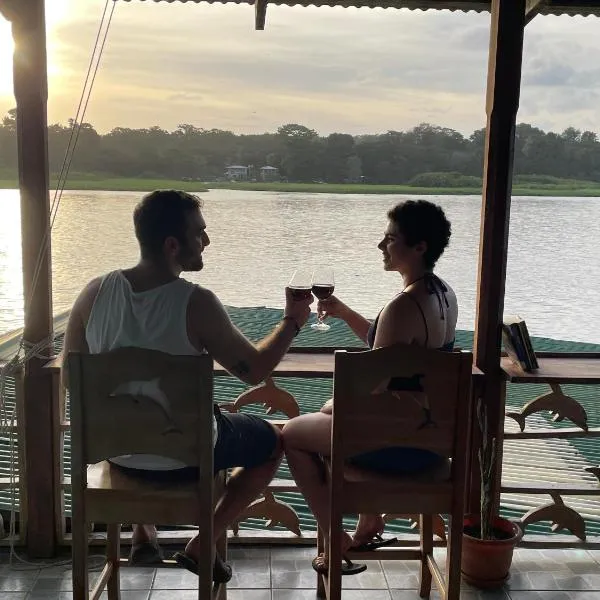 Casa Los Delfines, hotel v destinaci Tortuguero
