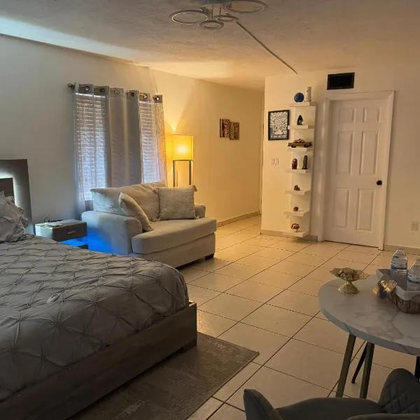 NUEVO estudio a 5minutos de Hialeah Park & Casino、ハイアリーアのホテル