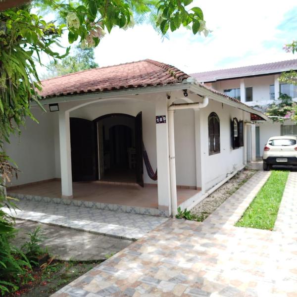 Casa com piscina proximo da praia