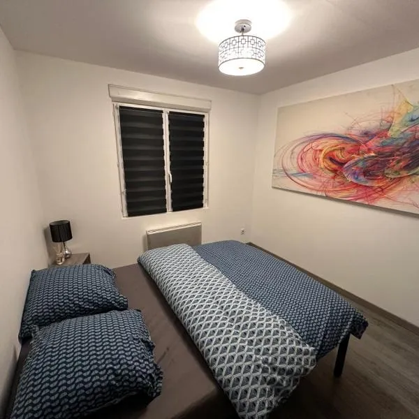 Appartement rez de chaussée 4 personnes 2 chambres avec parking, hotel in Coudekerque-Branche