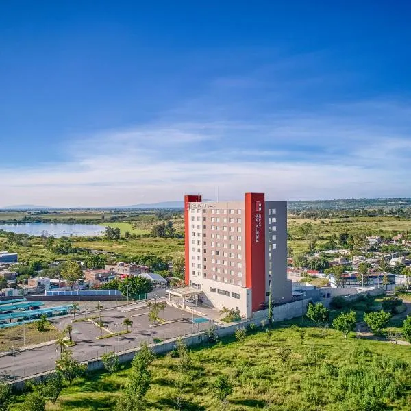 Fiesta Inn Suites Aeropuerto del Bajío, hotel v destinaci Silao