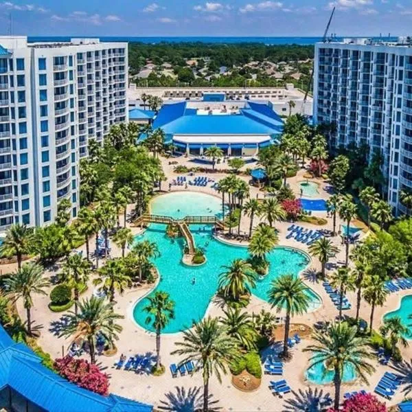 5 Star Resort 2BR 2 BATH King Suite Shuttle Pools Across from Beach 2208, hotel in Destin