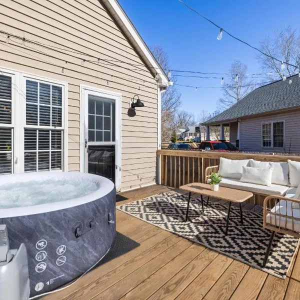Raleigh में, होटल 3BD Retreat - Hot Tub & BBQ - Near NCSU & Downtown