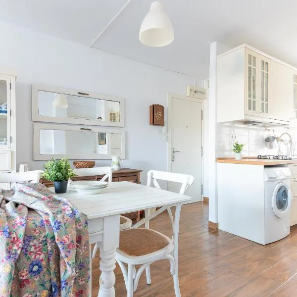 Acogedor apartamento junto a la playa, khách sạn ở Suances