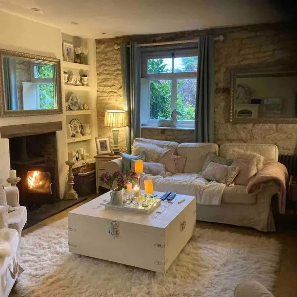 Cottage c1790, Superb central Witney, free parking, hotel en Witney