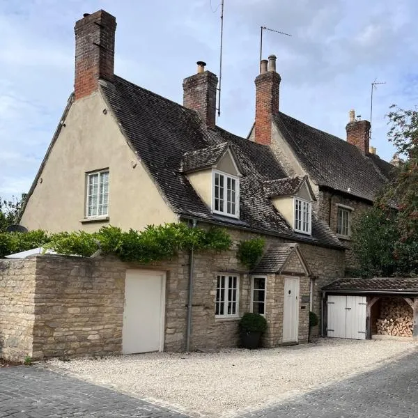 Cottage c1790, Superb central Witney, free parking, hotel en Witney