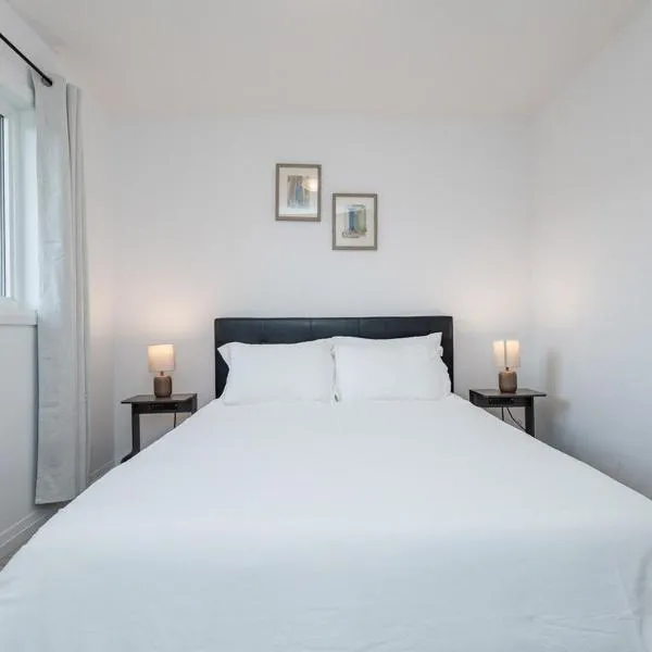 Luxury Living 5 mins from the Falls, khách sạn ở Niagara Falls