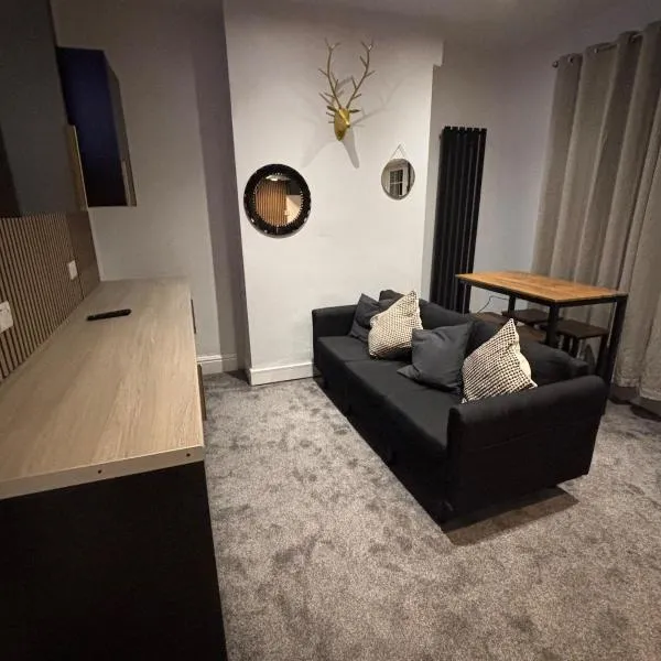 Three bedroom spacious house, hotel v destinaci Hull