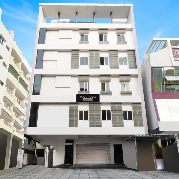 Super Townhouse Alwal Road, hotel v destinaci Trimulgherry