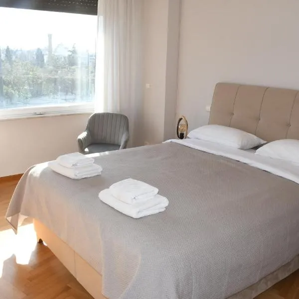 Adrianos Gate View Apartment、アテネのホテル
