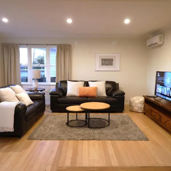 Cozy Family Home 10min to Airport and Pet friendly, hotel v Aucklandu