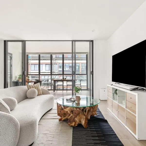 Ivory Cove - Coastal Elegance by the Beach, khách sạn ở Deewhy