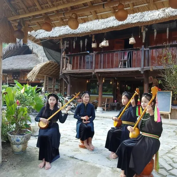 Nhà Lá Homestay, hotel in Ha Giang