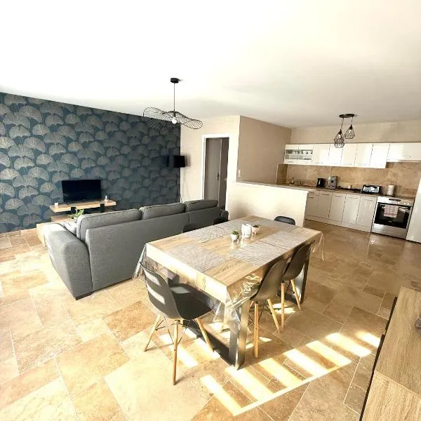 Le Petit Phuket - Appartement confortable et calme - Proche de toutes commodité - Stationnement facile à proximité, hotel em Saint-Laurent-sur-Saône