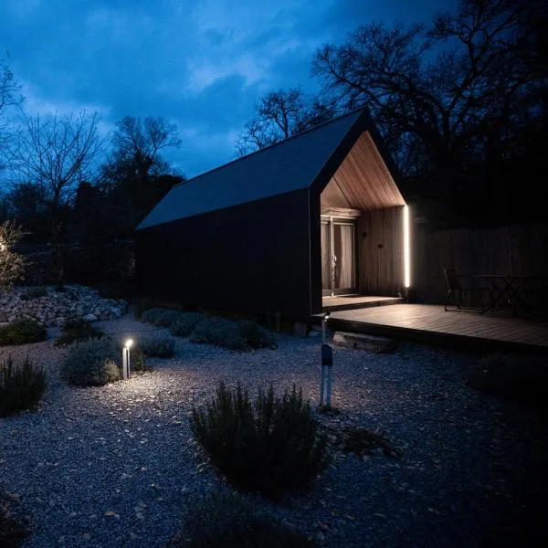 Moon - Tiny house from Callin Wines, hotel v destinaci Sežana