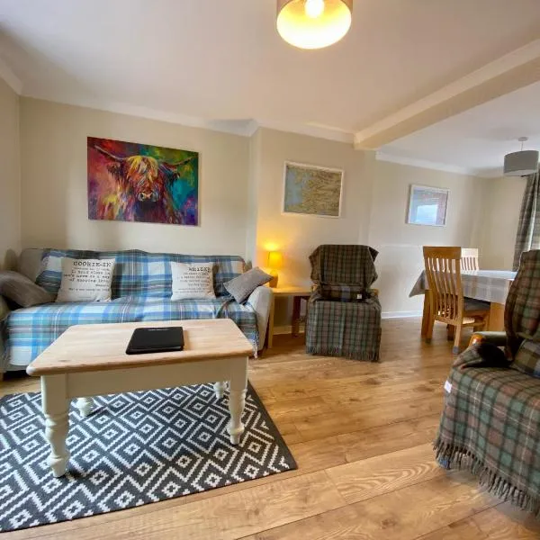 Traditional 3 bed town house, Hotel in Inverlochy