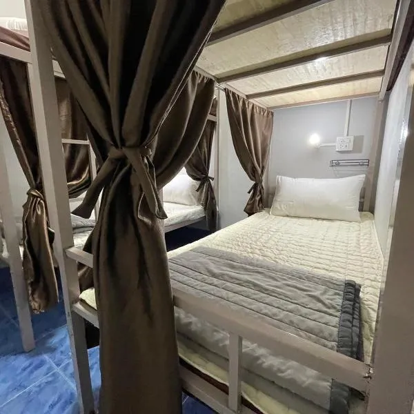 Zou Hostel, hotel v destinaci Phangnga