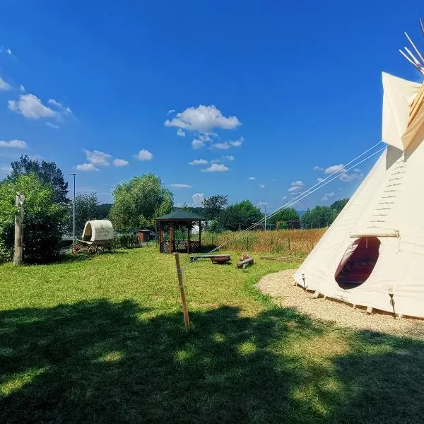 Teepee Camp Lounky, hotel sa Chodouny