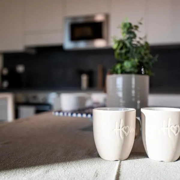 Delfina Home giardino 013239-CNI-00130 โรงแรมในVercana