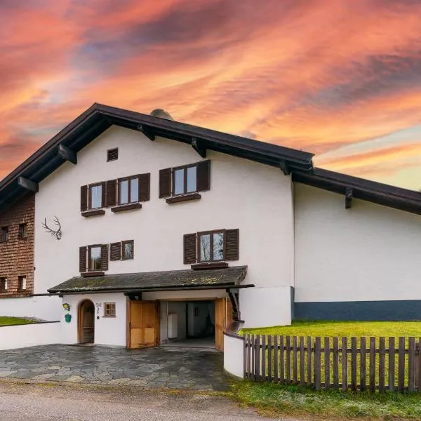Large house with big garden, hotel v destinaci Hintersee