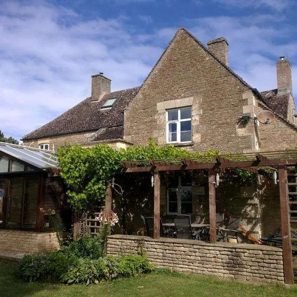 Beautiful Cotswold Farmhouse set in 50 acres, Hotel in Lechlade