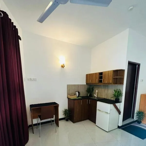 Sera 86 Airport Transit Stay, отель в Катунаяке