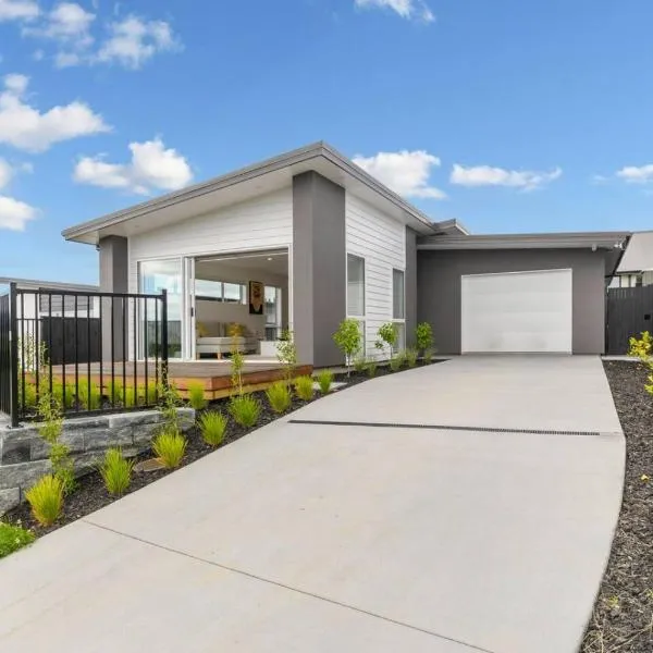 Brand New modern home 3 bedrooms - lakes, hotel in Tauranga