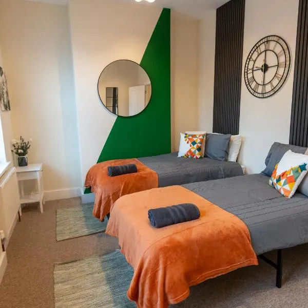 Stylish Gateway-2 bedroom house -5 minutes from the beach, hotel in Eastbourne
