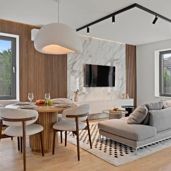 Luxurious Villa near Therme SPA & Airport, hotel v destinaci Corbeanca
