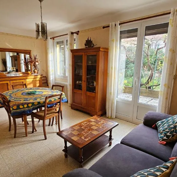 Maison avec 3 chambres et jardin, khách sạn ở Saint-Estève