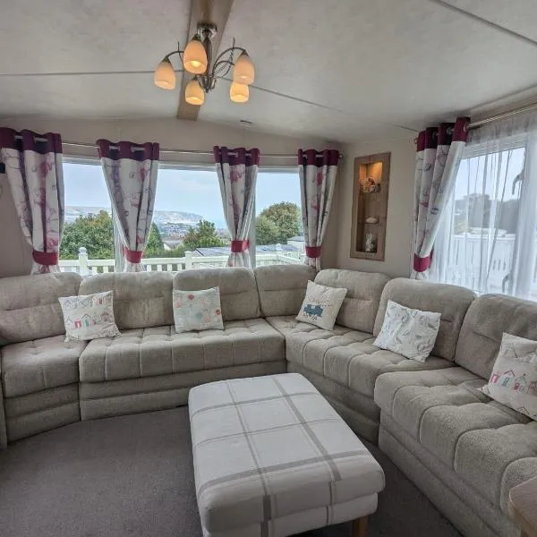 BRIGHT and COMFORTABLE HOLIDAY HOME SWANAGE BAYVIEW HOLIDAY PARK, hotel v destinaci Swanage