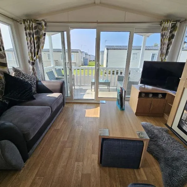 Angie 2 Bed Rhyl Robinhood, hotel in Rhyl