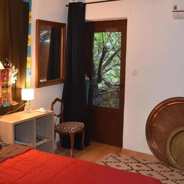 La Conté, hotel v destinaci La Coste