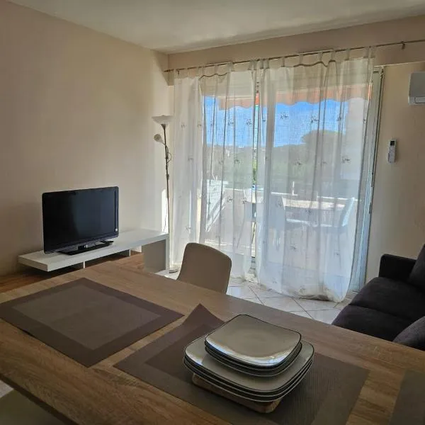 Studio lumineux, hotel in Cavalaire-sur-Mer