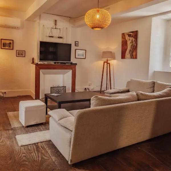 Rouède - Maison de caractère au pied des Pyrénées, hotel i Estadens