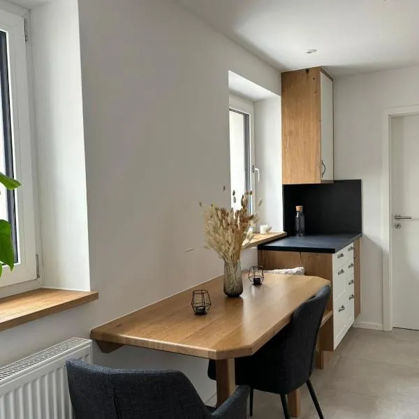 Moderne 2-Schlafzimmer Wohnung für 2-3 Personen - Optimal für Arbeit und Erholung, hotel in Markt Indersdorf