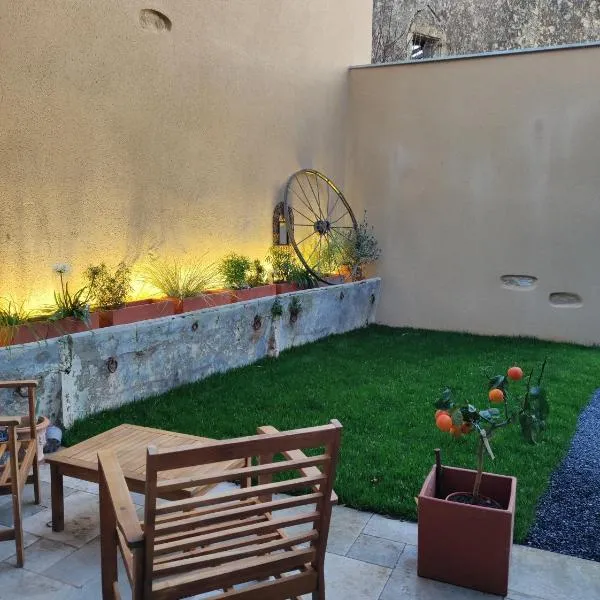 le logis des abeilles, hotel v destinaci Lapenne