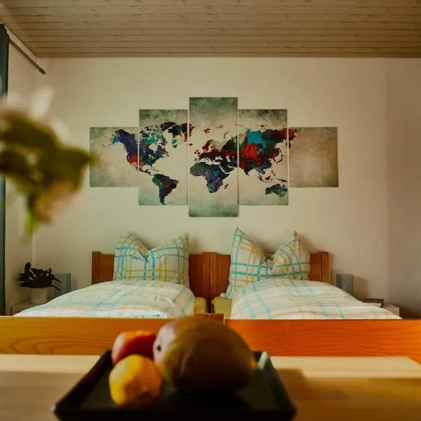 Himmelferien Studio and wonderful garden, hotel in Hergensweiler