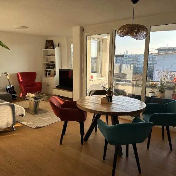 Premium Penthousewohnung zentral im Dreiländereck! - Perfekt angebunden - Tiefgarage, Lift - hochwertige Vollaustattung, hotel in Weil am Rhein