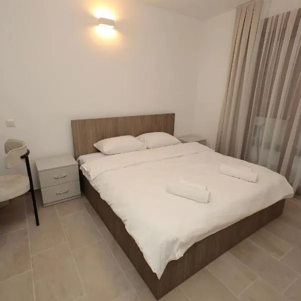 Livinn-Double Room with Shared Bathroom, hotel in Prizren