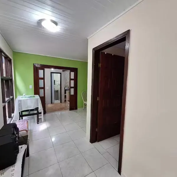 Casa aconchegante em Curitiba, hotel v destinaci Curitiba