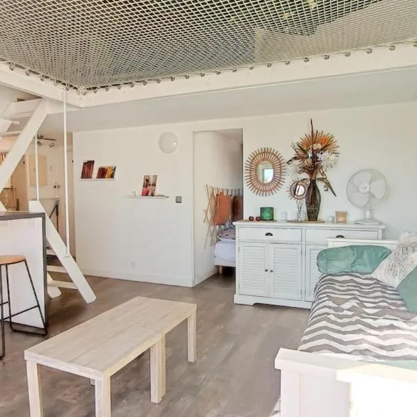 Charmant appartement à 50m des plages，位于圣拉斐尔的酒店