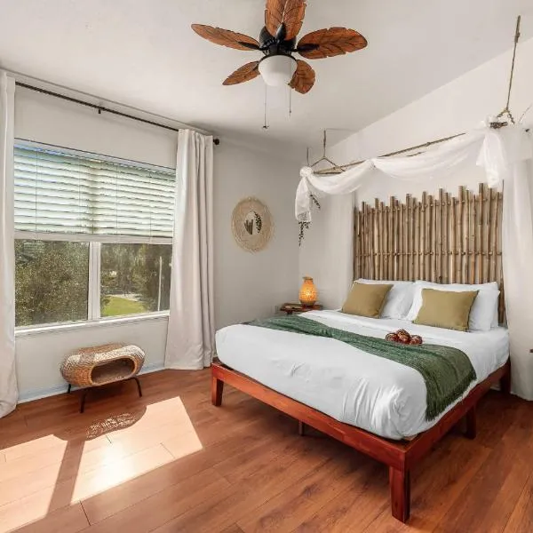 Bali Bliss Updated & Well-Appointed Condo, hotel in Gainesville