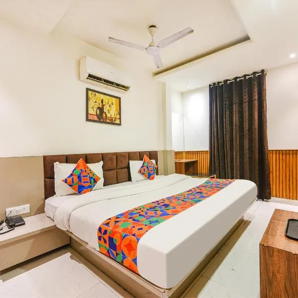 FabHotel Shri Sai DX - Nr Adarsh Nagar Metro, hotel v Novém Dillí