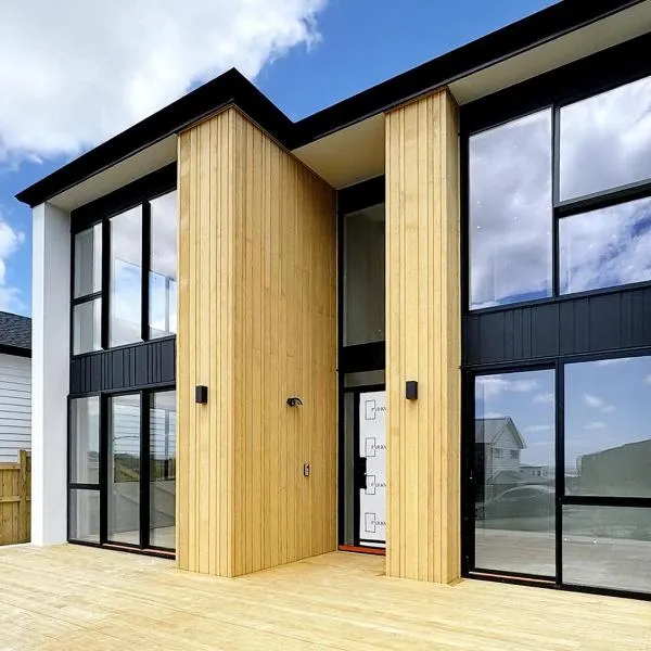 Designer Brand New Large House Flat bush、マヌカウ・シティのホテル